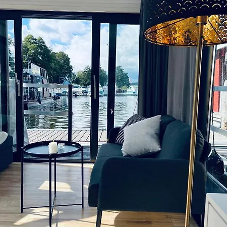Waterview - Schwimmendes Auf Dem Wasser Mit Blick Zur Havel, Inkl Motorboot Zur Nutzung Botel